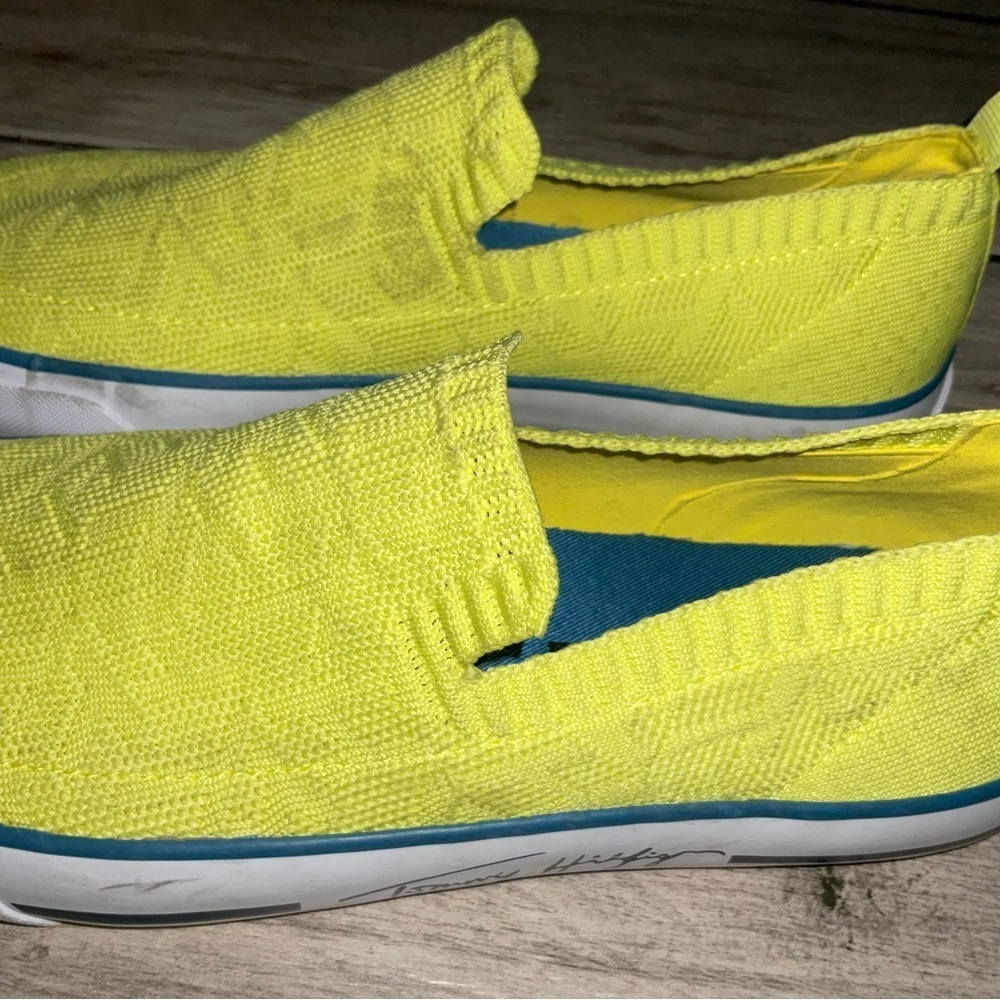 Men’s NWOB Tommy Hilfiger slip on yellow shoes size 8 Slip-On Sneakers - Picture 4 of 6